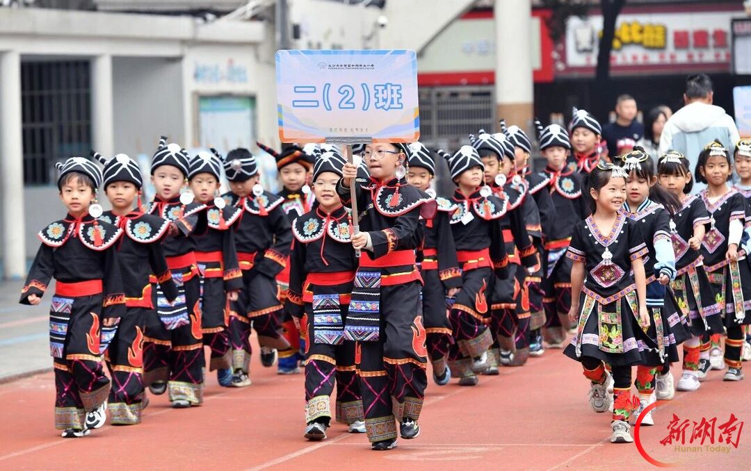 民族团结“搬”进赛场 家校同心“跑”出精彩——大同崇文小学南校区第三届校园体育节暨田径运动会举行