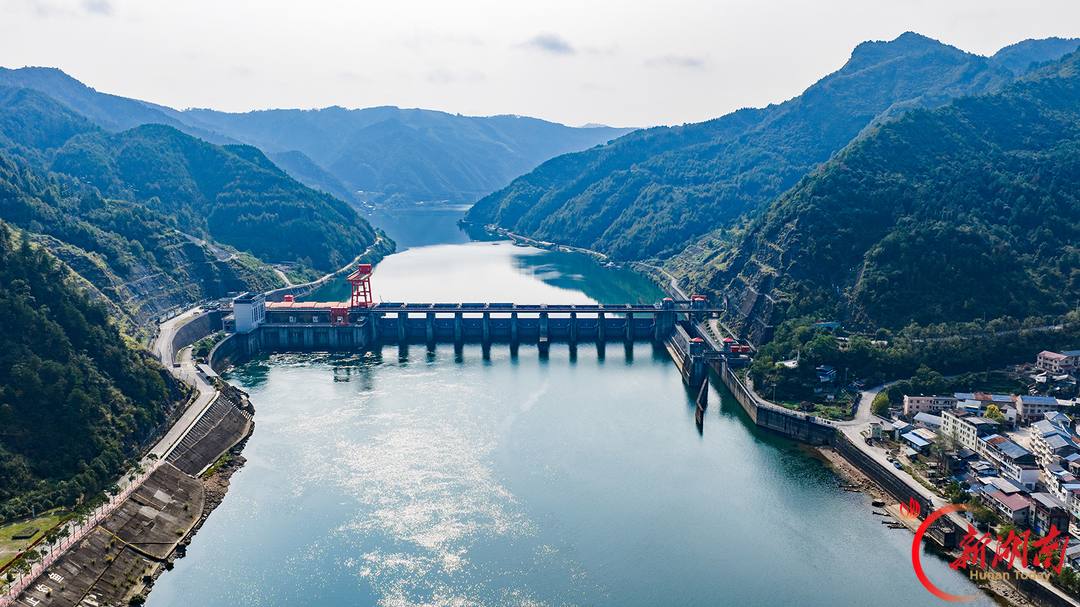 铜湾水电站抢抓枯水期开展机组A级检修