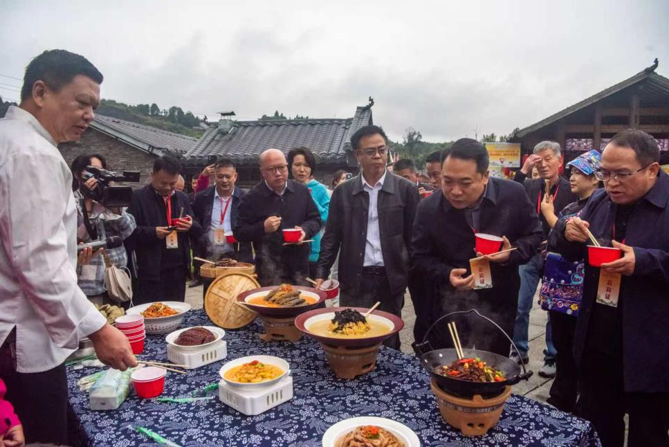 煎炒烹炸皆是乡愁烟火! 2026“味道湖南・村厨大晒”聚味保靖行今日启幕