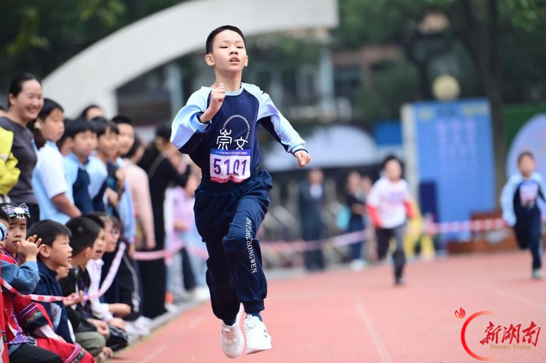 民族团结“搬”进赛场 家校同心“跑”出精彩——大同崇文小学南校区第三届校园体育节暨田径运动会举行