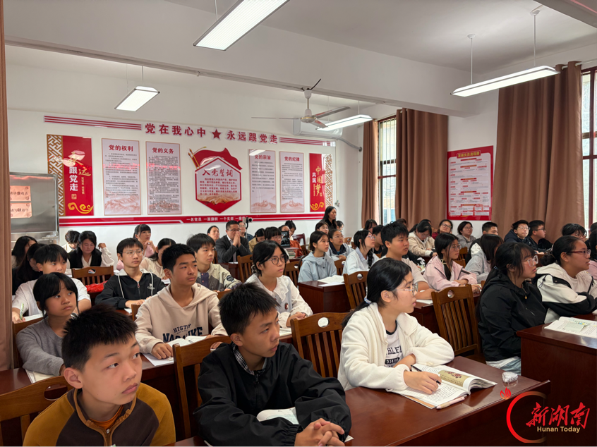 湖南省谢彦数字教研工作室举办送教下乡活动