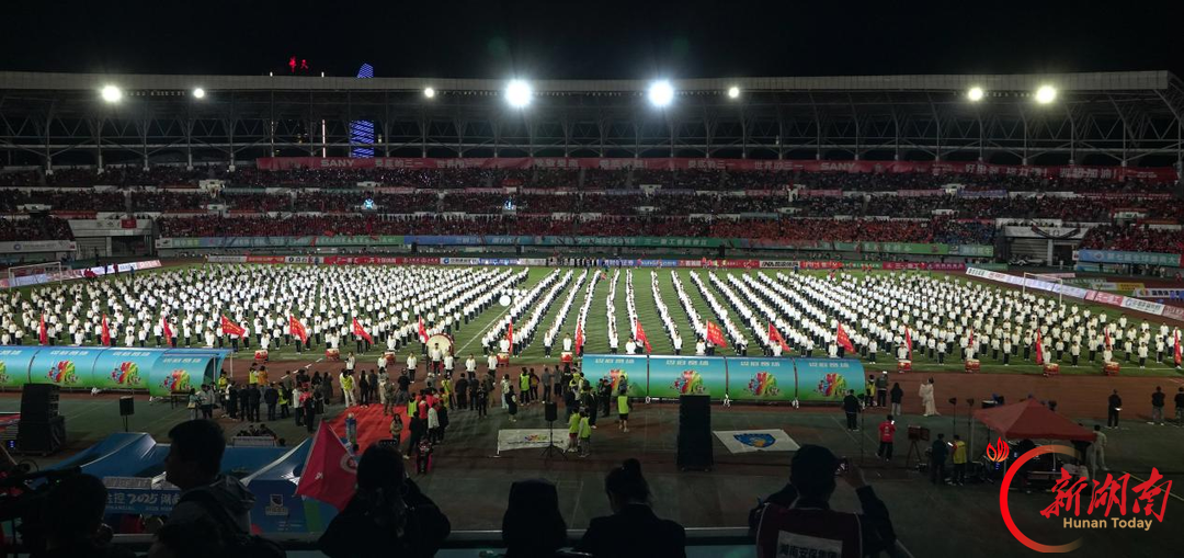 五球一体聚合力 绿茵逐梦兴湘中