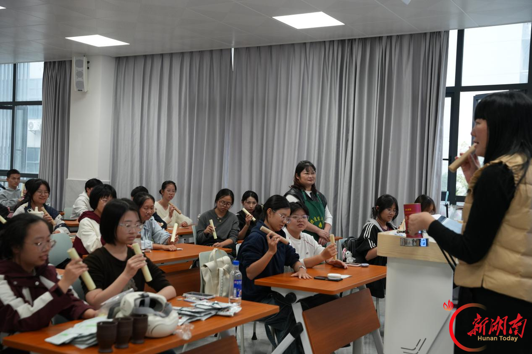 一根艾条连接传统与现代！益阳医专这堂非遗课有“灸”味