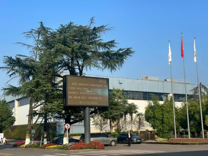 警企联动,全面推进“不戴头盔不进厂”安全新规