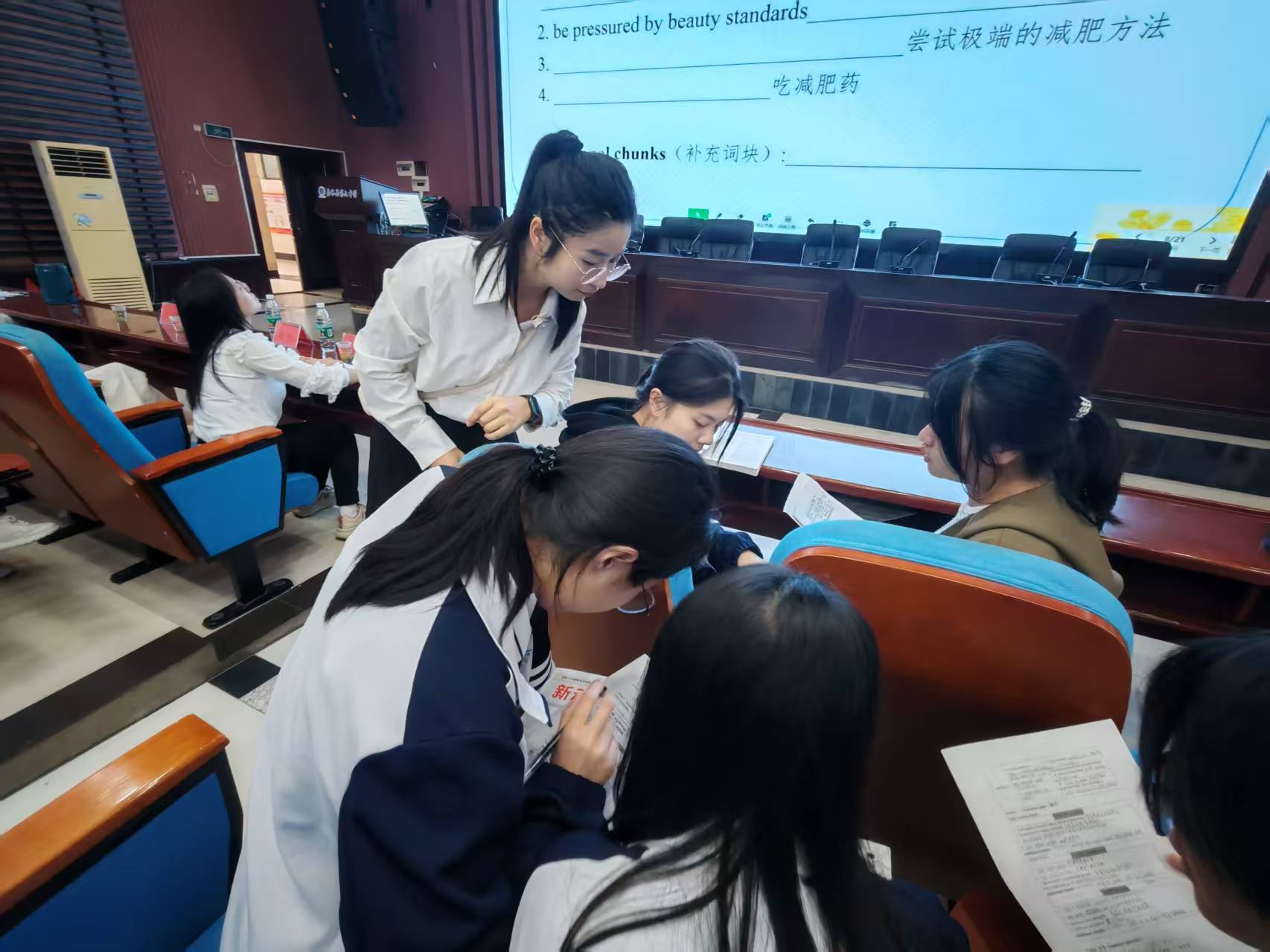 教研送培进六中 读写研课启新程
