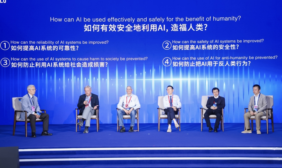 AI失控会导致人类灭亡吗？治理不能只在代码里找答案