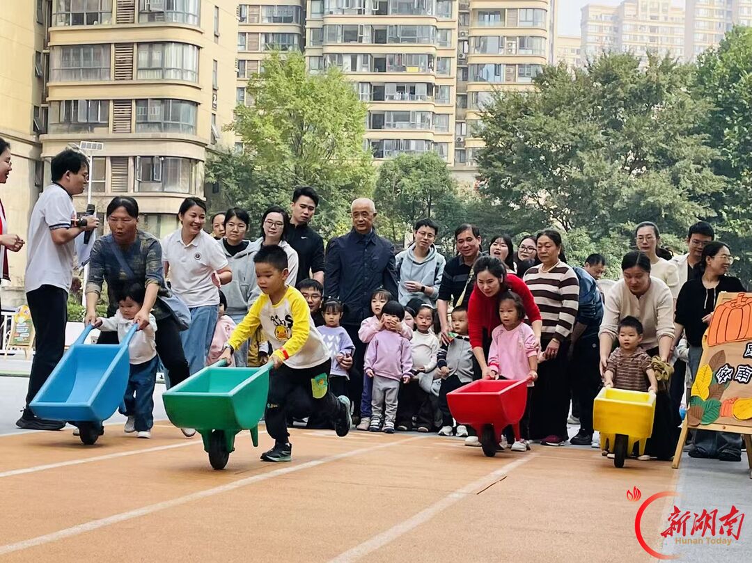 秋日小玩伴·公益大课堂——雨花区井湘社区开展医育结合科学育儿志愿服务活动