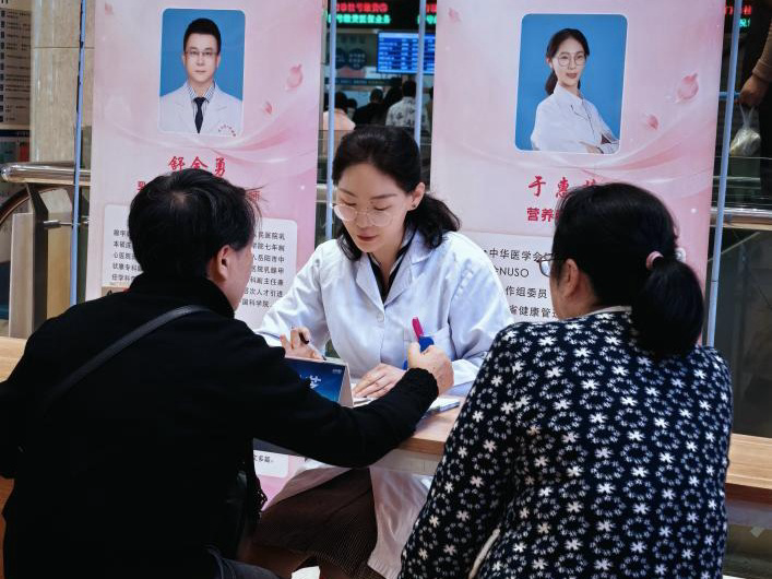 以“动”愈心 · 护“她”健康,岳阳市人民医院这场乳腺义诊很暖心