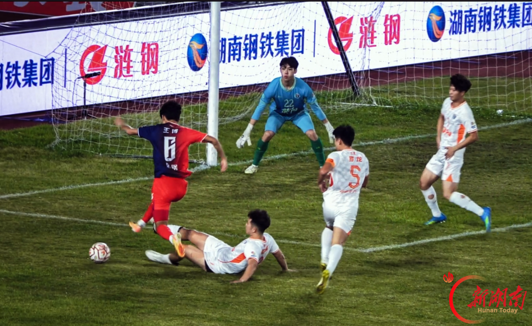 五球一体聚合力 绿茵逐梦兴湘中