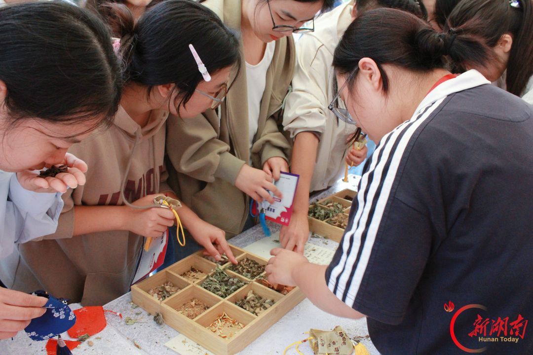 九十二载杏林薪火,这场游园会让中医药“可尝可玩可触”