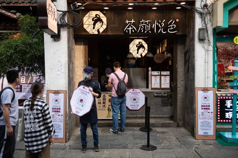 不开张“愁死”，开张了“亏死”：疫后餐饮业困局怎么破？