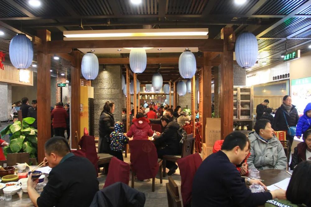 不开张“愁死”，开张了“亏死”：疫后餐饮业困局怎么破？