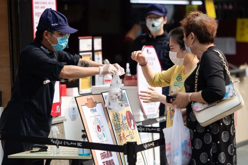 不开张“愁死”，开张了“亏死”：疫后餐饮业困局怎么破？