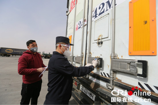 中国援助蒙古国医疗防疫物资经绿色通道快捷出境