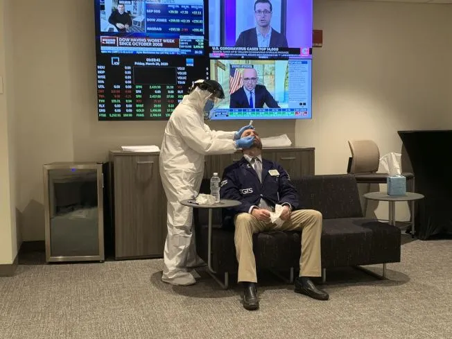 致敬海外华裔“逆行者”!怕，也冲上一线