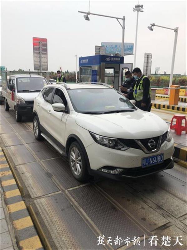 离鄂管控解封首日：多高速车流回升 出省车辆超6成