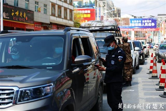 离鄂管控解封首日：多高速车流回升 出省车辆超6成