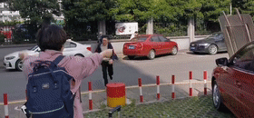 靠声音眼神认出彼此的医护夫妻，终于再次相拥!