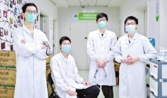 90后一线担重任 疫情催熟ICU青春组合