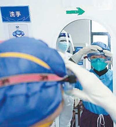 战疫中彰显军人本色（一线抗疫群英谱）——记军队支援湖北医疗队3名医护人员的故事