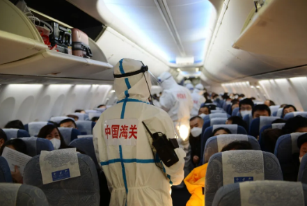 “战”在航班入境时