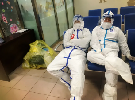 “战”在航班入境时