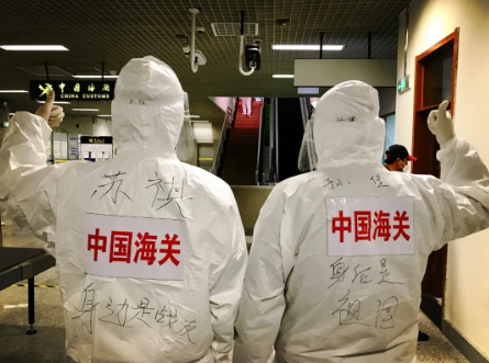 “战”在航班入境时