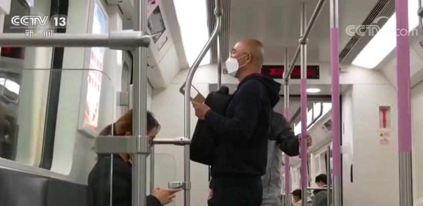 武汉新观察 | 重启的地铁，熟悉的地铁报站声