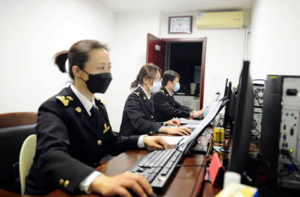 “战”在航班入境时