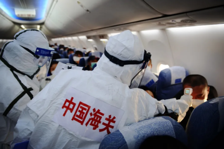 “战”在航班入境时