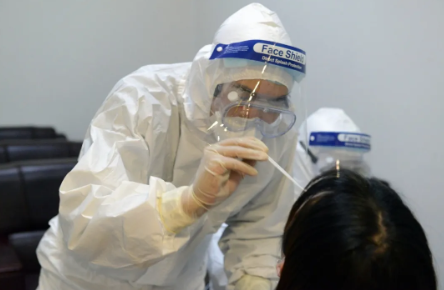 “战”在航班入境时