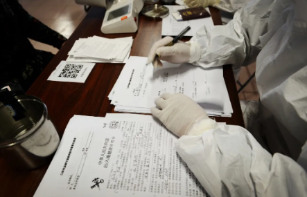 “战”在航班入境时