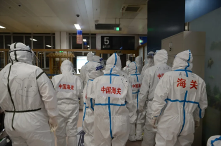 “战”在航班入境时