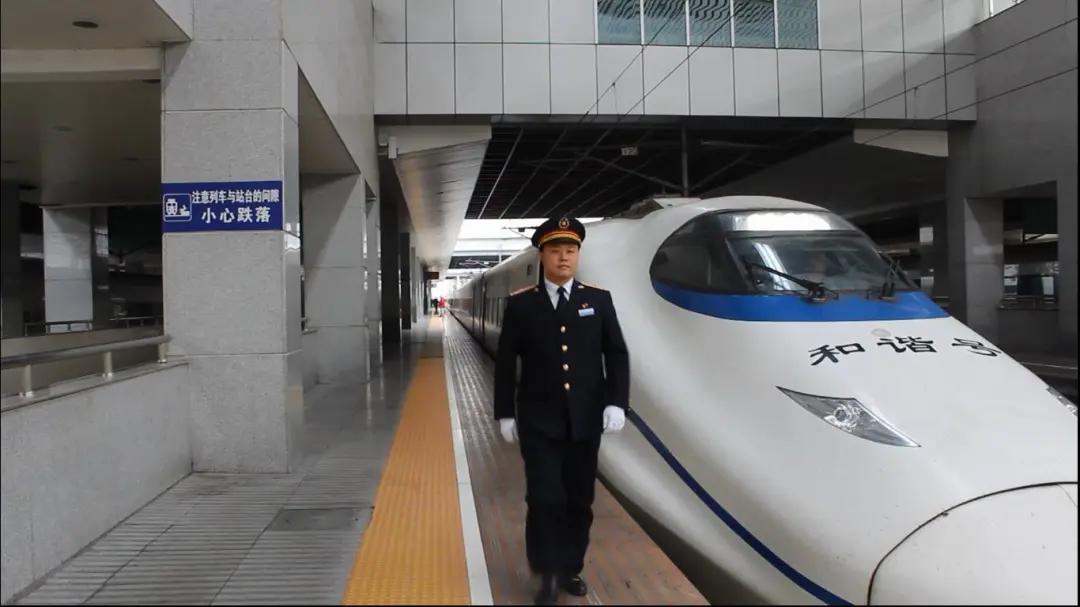 新时代·铁路榜样丨冯剑坚：追梦三尺台 驰骋万里路