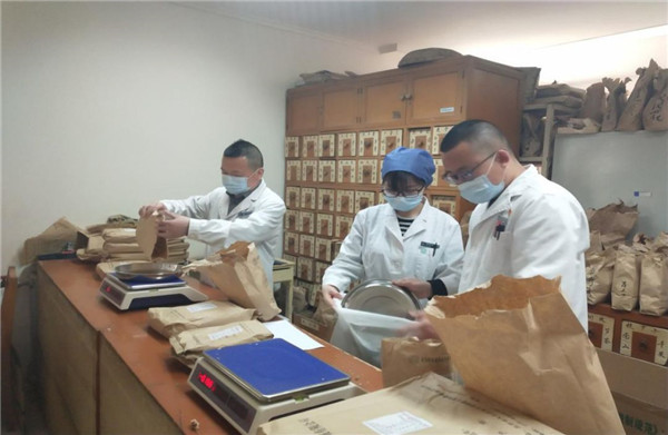 记者探访北京小汤山定点医院：一天可供3顿正餐2顿夜宵 智能机器人消毒、送货