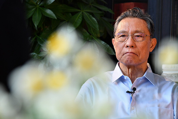 钟南山：八十四岁的抗疫逆行者