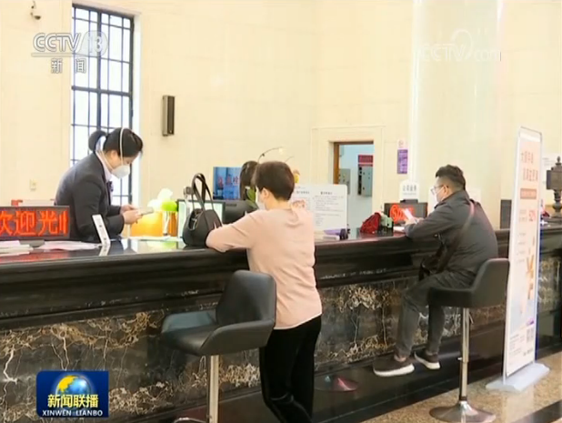 【毫不放松防反弹】武汉：窗口单位多样化服务群众