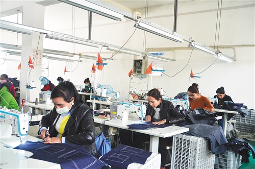 策勒：攻克人多地少就业难题