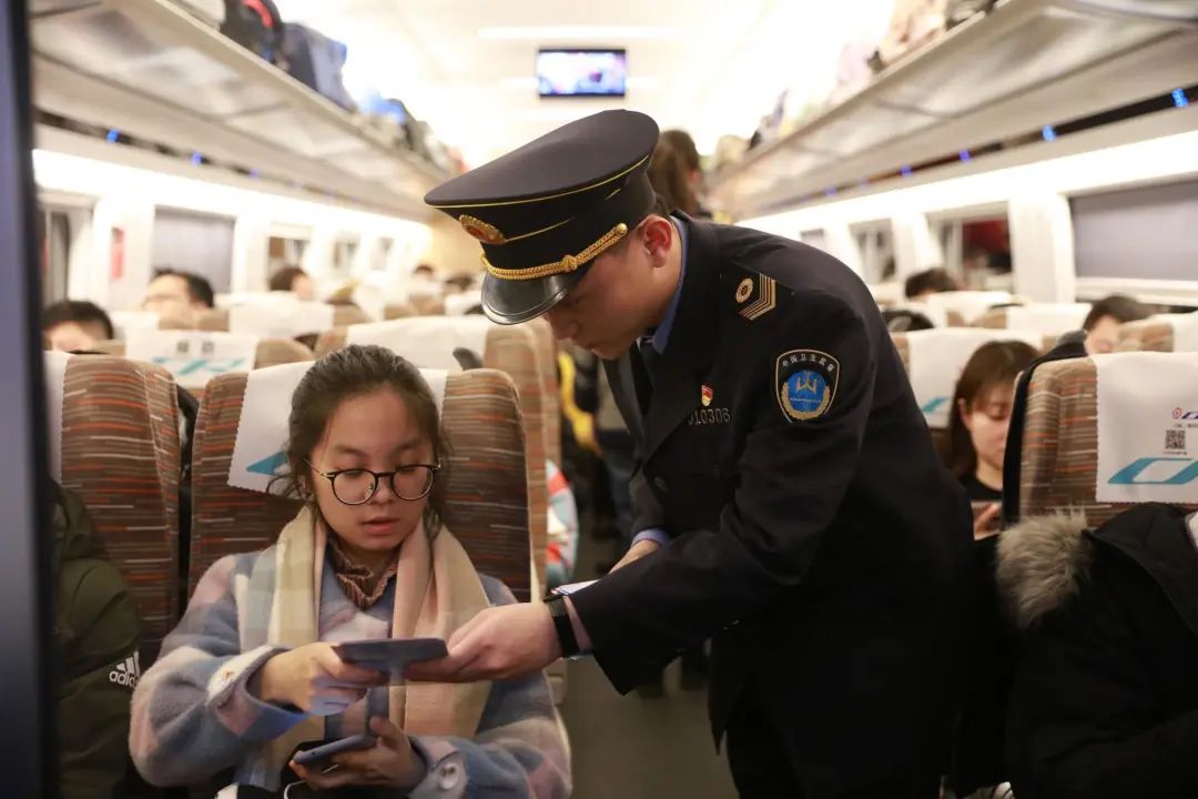 新时代·铁路榜样|北京铁路医研中心车站消毒处置组：白衣执甲 逆风而行