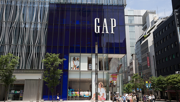 美国服装巨头gap表示,由于新冠肺炎疫情期间其门店被迫关闭,正以惊人