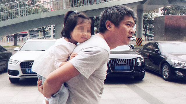 记念武汉社区志愿者刘俊：“我的爸爸是超级英雄”