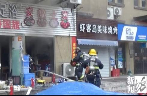 店铺10秒被吞噬！上海一小吃店爆炸起火，幸无伤亡