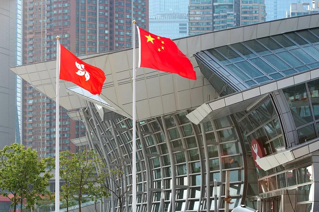 大湾区之声热评：后院起火的美国政客别再拿讹诈当饭吃了！