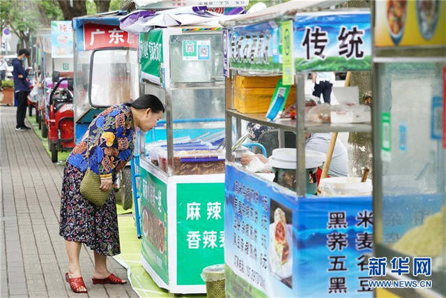 成都允许2万个流动商贩经营点 增加就业10万人