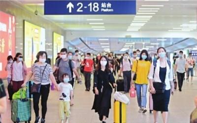 武汉新变化：旅客步伐变得沉稳 脸上表情从容淡定