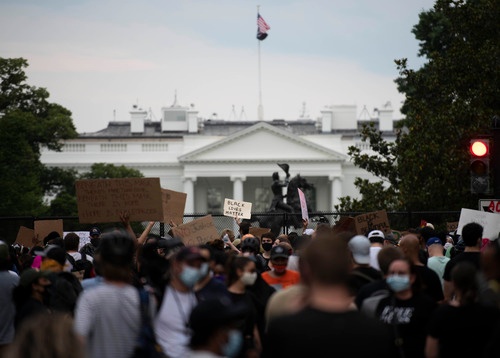 “福奇去哪儿了？” 美国人发现好像很久没见到他了