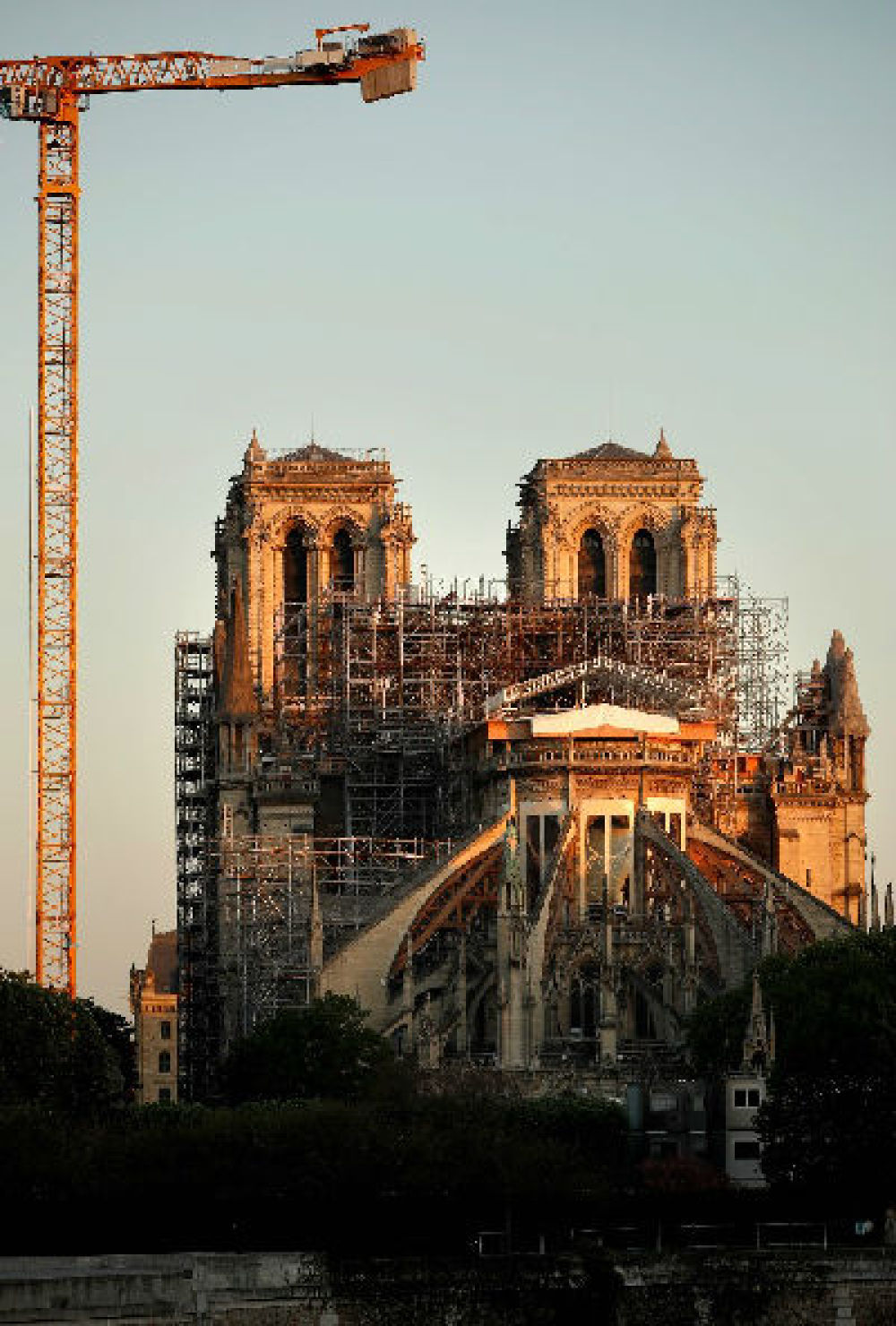 巴黎圣母院开始拆除被焚脚手架 工程至少持续3个月