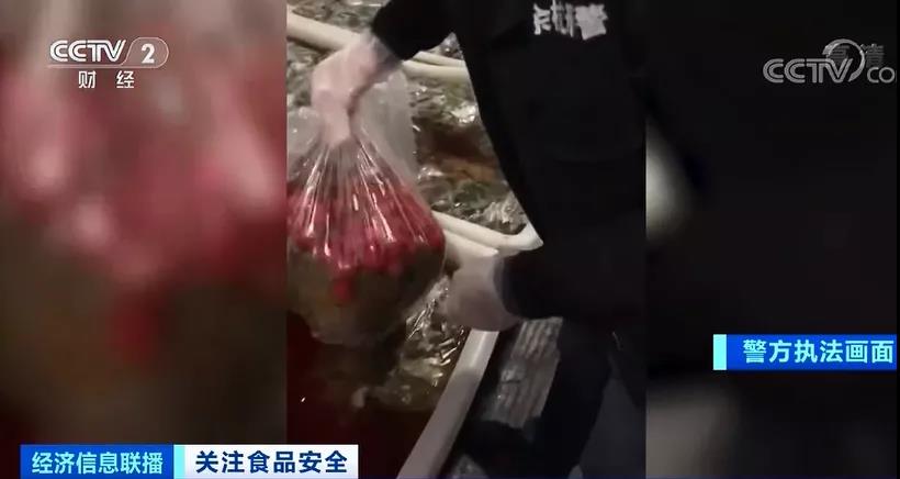 央视重磅曝光！心惊！黑心商贩竟用工业稀硫酸浸泡这种水果！