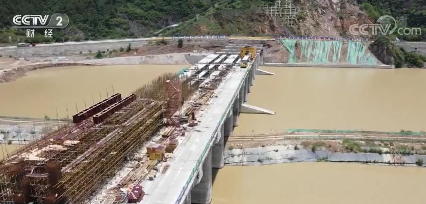 月度经济观察：1至5月份基建投资发力 民生投资上扬