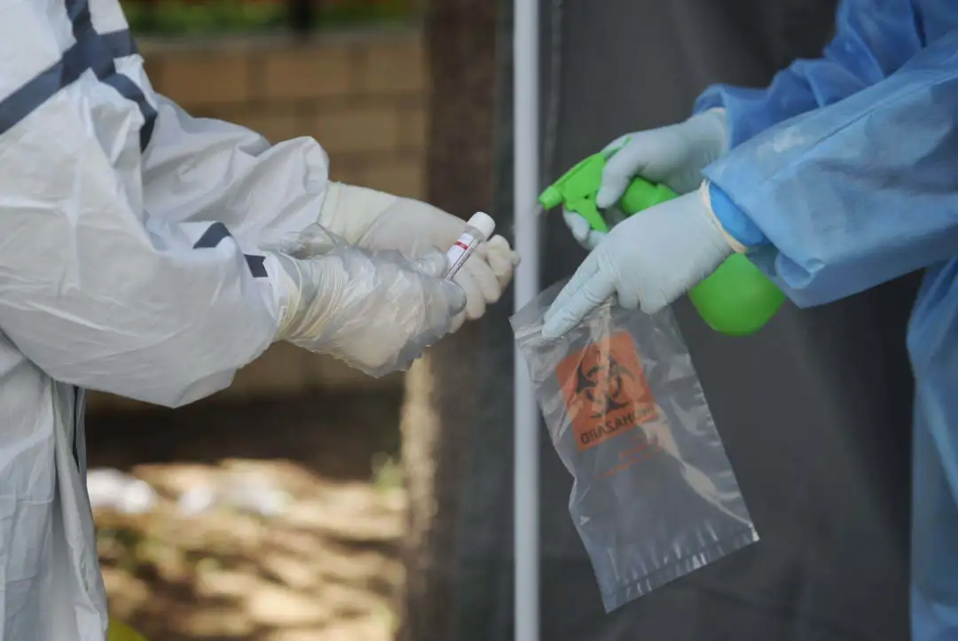 关键时刻，他们再次逆行，炸酱面加油!